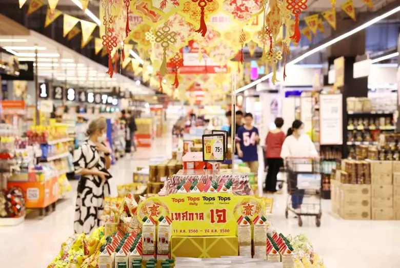 ท็อปส์ ต้อนรับเทศกาลเจ จัดงาน 'J-Festival Celebration' ส่งอาหารพร้อมทานกว่า 60 เมนู เปิดตัวครั้งแรกบุฟเฟต์สลัดบาร์เจตักได้ไม่อั้น เอาใจคนรักสุขภาพ ให้ปีนี้อิ่มใจในราคาสบายกระเป๋ากว่าที่เคย