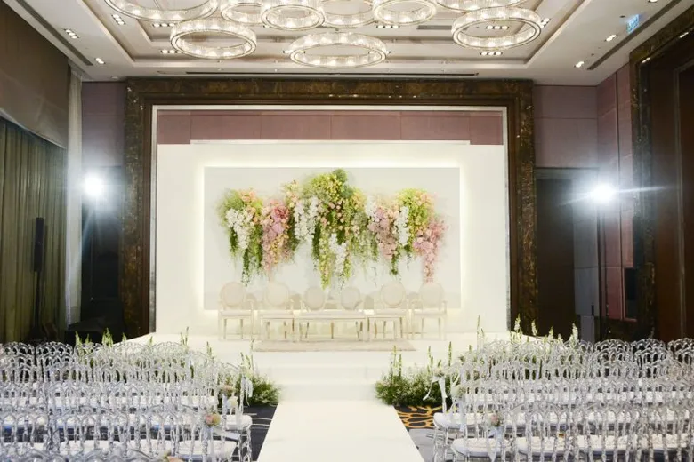 จองงานแต่งงาน ณ รร เลอ เมอริเดียน สุวรรณภูมิ กรุงเทพฯ กอล์ฟ รีสอร์ท แอนด์ สปา แล้วรับของขวัญแห่งการพักผ่อนสุกโรแมนติกกับสี่แบรนด์ เลอ เมอริเดียน ทั่วไทย