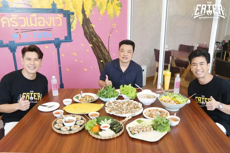 สองพิธีกรนักกินแหลก พีช อีท แหลกและสอง นพ...