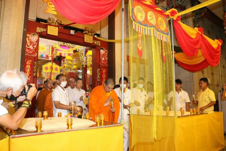 มูลนิธิป่อเต็กตึ๊ง จัดพิธีเวียนธูปศักดิ์สิทธิ์ เนื่องในเทศกาลกินเจ ประจำปี 2566 ณ ศาลเจ้าไต้ฮงกง มูลนิธิป่อเต็กตึ๊ง พลับพลาไชย กรุงเทพฯ