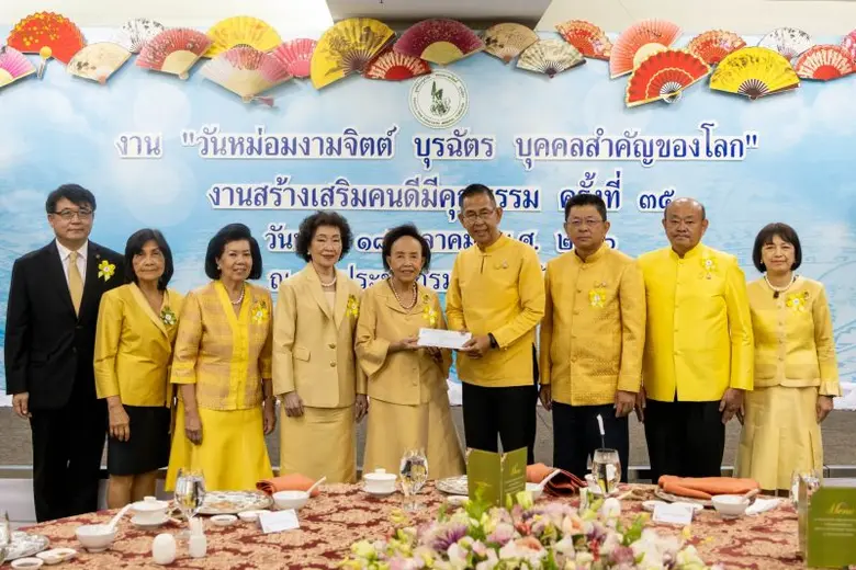 คุณหญิงแสงเดือน ณ นคร ประธานกรรมการดำเนิน...
