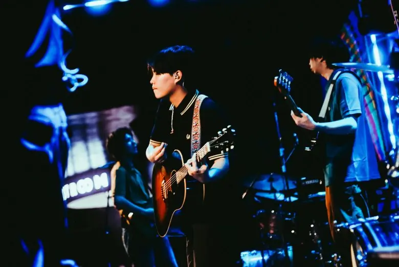"FRED PERRY" ดึงศิลปิน YEW วงดนตรีแนวอินดี้ร็อค ถ่ายทอดเรื่องราว BANGKOK: CITY OF NIGHTLIFE ต่อยอดโกลบอลแคมเปญ NIGHT TALES