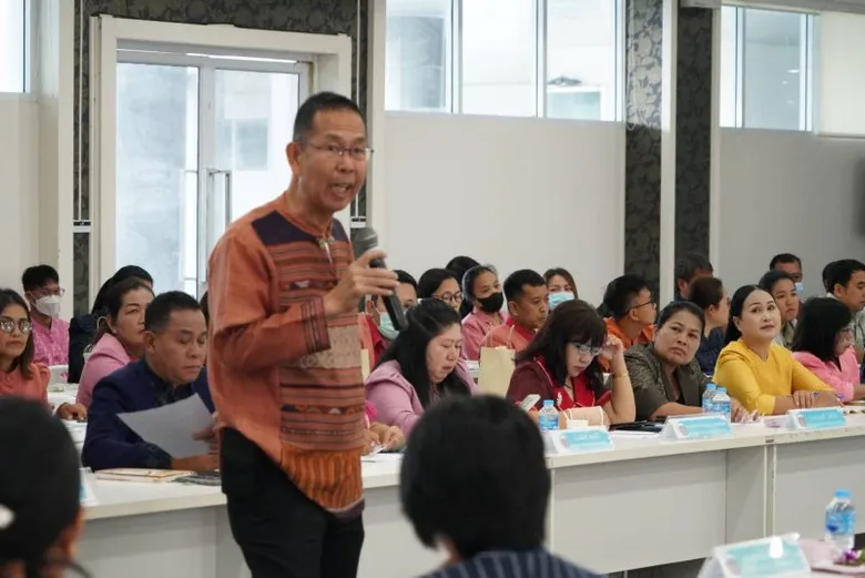 อธิบดี พช. มอบแนวทางการขับเคลื่อนการทำงานแก่เจ้าหน้าที่ พช. บุรีรัมย์