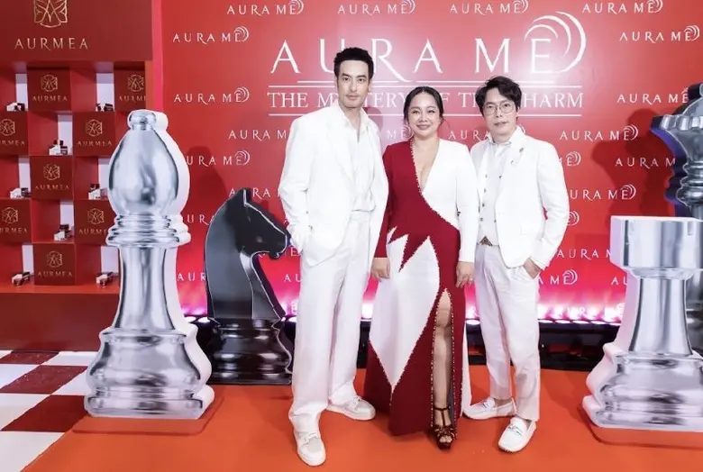 กลายเป็นกระแสฮือฮาสุดๆ เมื่อพระเอกตัวพ่ออ...