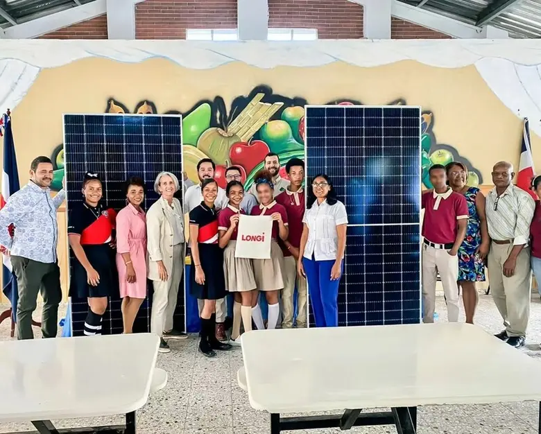 โรงเรียนกลอเรีย มาเรีย คาลคานโญ่ (Gloria ...
