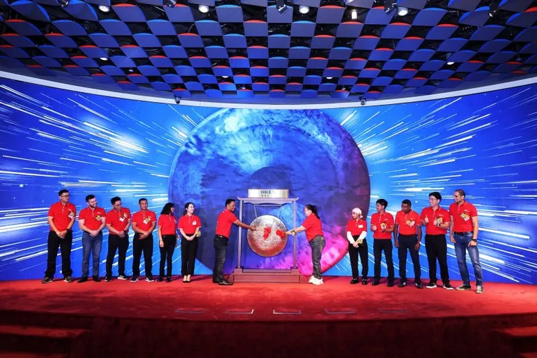 J&T Express makes HKEX debut, a milestone in its journey towards becoming a global logistics leader.