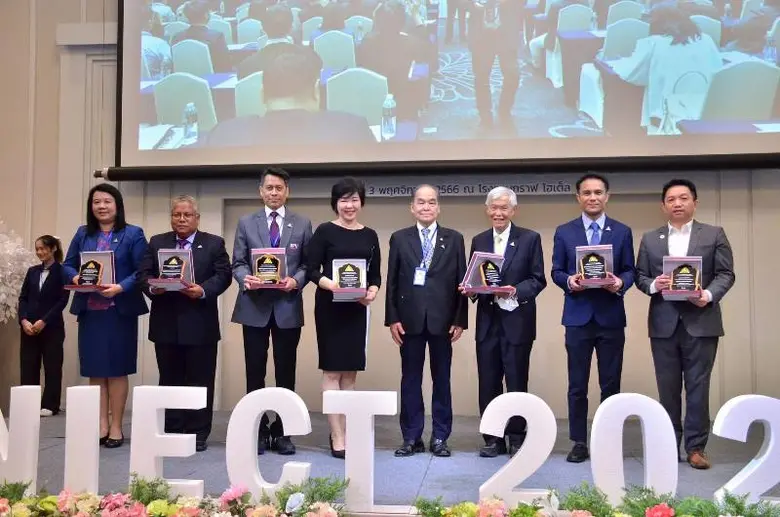 อาจารย์ต้นแบบด้านการสอน SPU เข้ารับมอบรางวัล "ผู้ทรงคุณค่าดำรงเกียรติยศ" 2566 จากสมาคมเทคโนโลยีและสื่อสารการศึกษาแห่งประเทศไทย