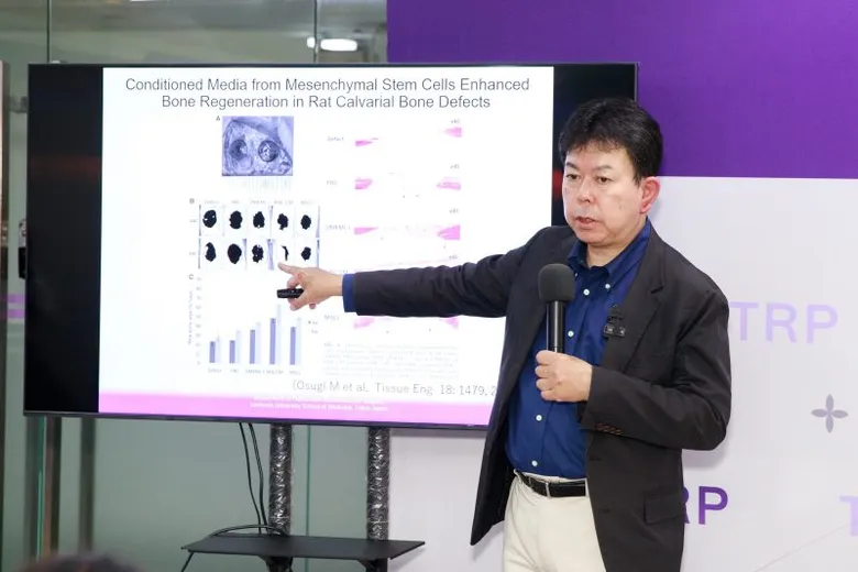 ธีรพร ตอกย้ำผู้นำศัลยกรรมใบหน้า โชว์ความสำเร็จการใช้ FAT STEM CELL พร้อมนำเทรนด์ศัลยกรรมยุคใหม่ "ปลอดภัย- เป็นธรรมชาติ" ไม่ต้องเจ็บตัวซ้ำ