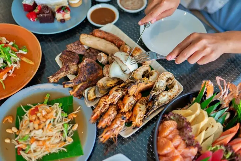 อิ่มอร่อยกับบุฟเฟ่ต์เมนูพรีเมี่ยม พร้อมตื่นตาตื่นใจกับการแสดงพลุนานาชาติ เต็มท้องฟ้าริมทะเลพัทยา ณ โรงแรมดุสิตธานี พัทยา