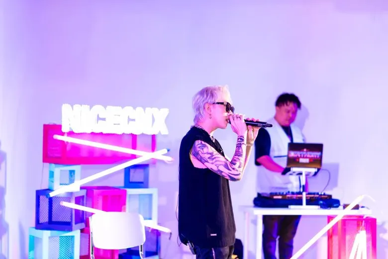 เปิด EP ล่าสุด "AT N!GHT" จาก "NICECNX" ภายใต้ "Def Jam Thailand" รวม 6 แทร็กสไตล์ซินท์ป็อป คุมธีมคอนเซ็ปต์กลิ่นอาย Cyber Punk