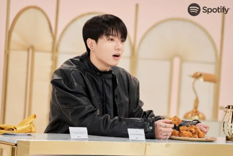 Jung Kook ป๊อบสตาร์ระดับโลกได้สร้างปรากฏก...