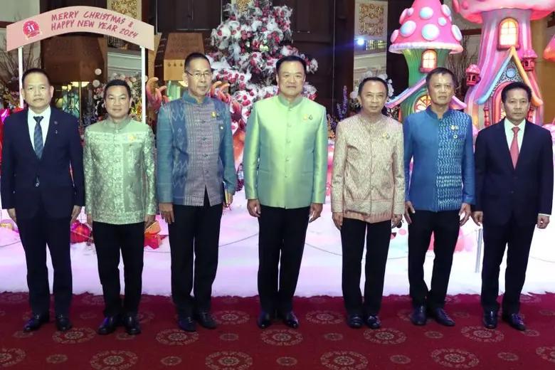 คุณอนุทิน ชาญวีรกูล รองนายกรัฐมนตรีและรัฐ...