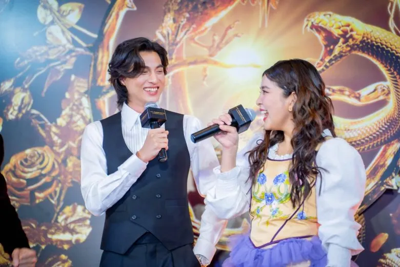 "มงคลเมเจอร์" ร่วมกับ "เมเจอร์ กรุ้ป" พร้อมด้วย "เป๊ปซี่" และ "พิซซ่า ฮัท" ปิดอารีนา "เมเจอร์ รัชโยธิน" จัด "The Hunger Games: The Ballad of Songbirds & Snakes Thailand Premiere"