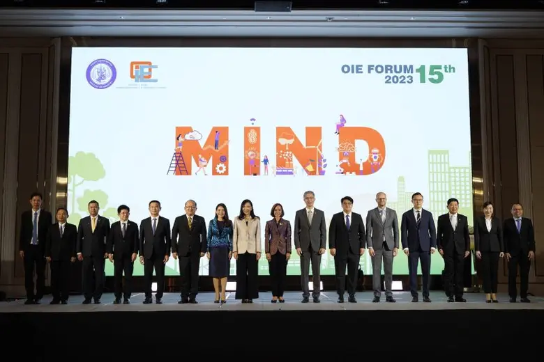 นางสาวพิมพ์ภัทรา วิชัยกุล" รัฐมนตรีว่าการ...