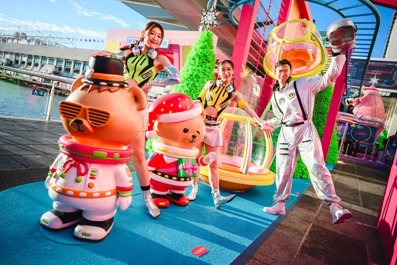 Harbour City Shopping Mall in Hong Kong hosted a lighting ceremony to launch its "Merry Spacemas" Outdoor Christmas Decoration