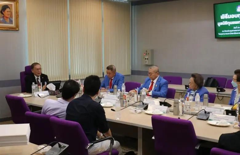 Medical Students Scholarship Foundation for the Benefit of Mankind Has Offered Scholarships to Thirteen University of Phayao Students in Medical Fields