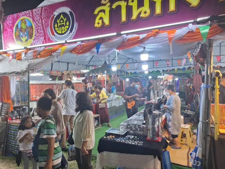 พช.สุรินทร์ ร่วมจำหน่ายสินค้า OTOP ในงาน"มหัศจรรย์งานช้างสุรินทร์ ประจำปี 2566"