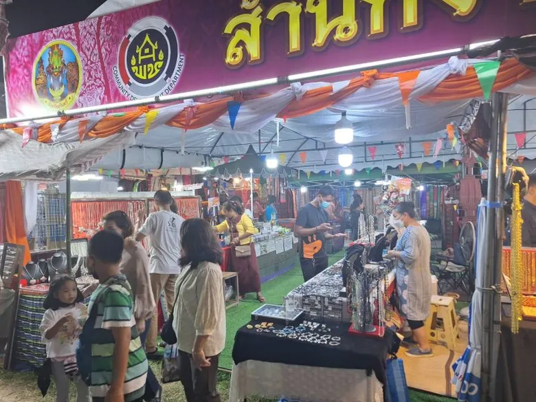 พช.สุรินทร์ ร่วมจำหน่ายสินค้า OTOP ในงาน"มหัศจรรย์งานช้างสุรินทร์ ประจำปี 2566"