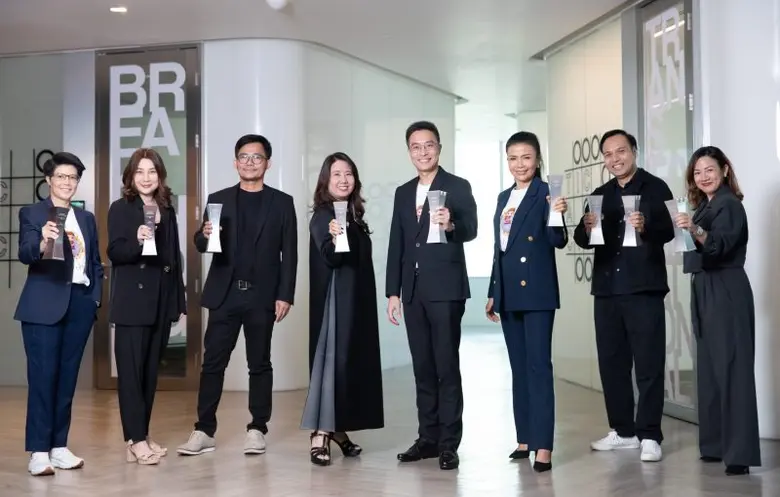 ธนาคารไทยพาณิชย์ นำโดย นายธนวัฒน์ กิตติสุวรรณ ผู้ช่...