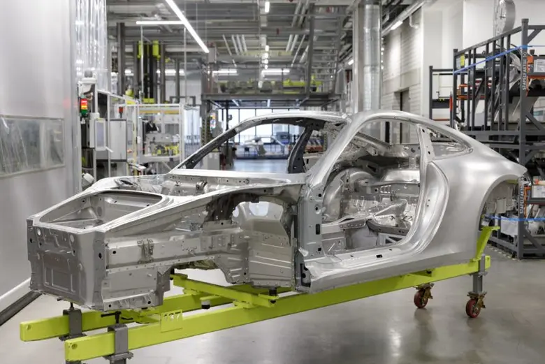 ปอร์เช่ เอจี (Porsche AG) และ H2 Green St...
