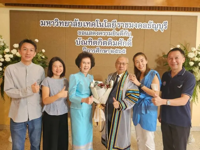 นายสรสินธุ ไตรจักรภพ ประธานบริหารกลุ่มศรี...