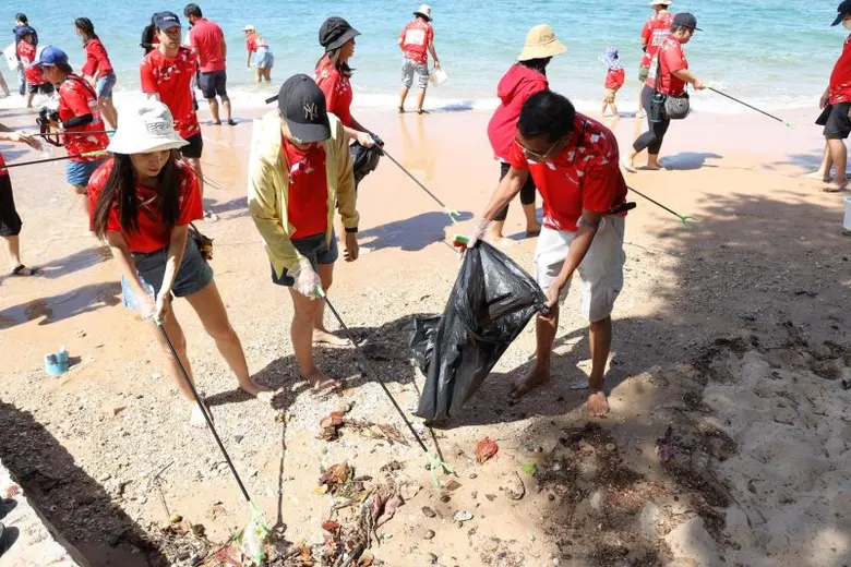 แคนนอน เดินหน้ากิจกรรม "Canon Volunteer" ครั้งที่ 36 รวมพลังพนักงานจิตอาสาพาฉลามทรายกลับทะเล พร้อมดูแลสิ่งแวดล้อม ริมหาด ณ หาดตะวันรอนและหาดเตยงาม จ. ชลบุรี
