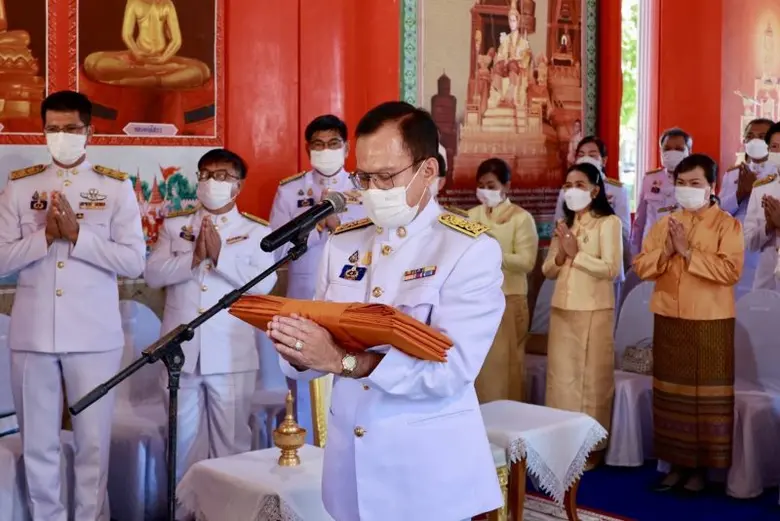พระบาทสมเด็จพระเจ้าอยู่หัว ทรงพระกรุณาโปร...