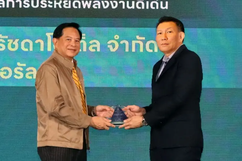 คุณพีระพันธุ์ สาลีรัฐวิภาค รองนายกรัฐมนตร...
