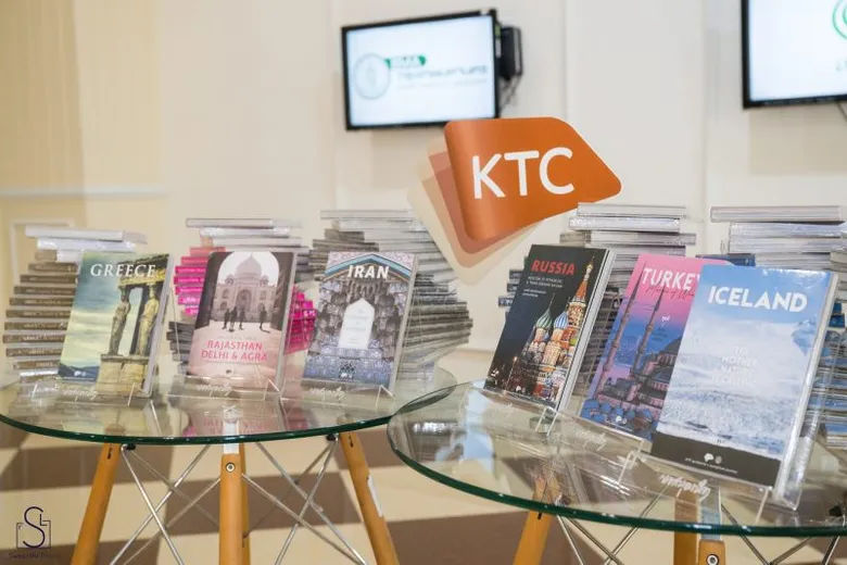 สำนักวัฒนธรรม กีฬาและการท่องเที่ยวรับมอบหนังสือคู่มือท่องเที่ยวจากเคทีซี เพื่อบรรจุในห้องสมุดทั่วประเทศ