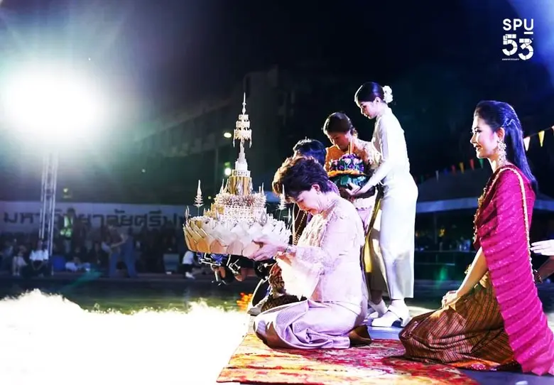 วันเพ็ญเดือนสิบสอง น้ำก็นองเต็มตลิ่ง พวกเ...