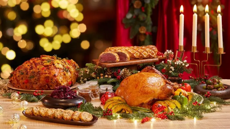 THE PENINSULA BANGKOK WARMLY WELCOMES HOLIDAY GUESTS WITH SUMPTUOUS FEASTS, FESTIVITIES, AND STAY OFFERS