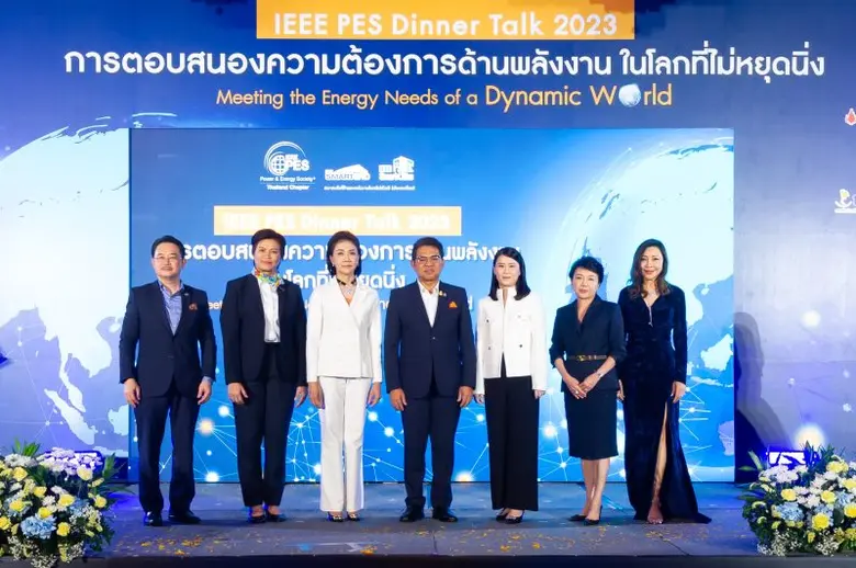 คุณโศภชา ดำรงปิยวุฒิ์ (ที่ 3 จากซ้าย) ประ...