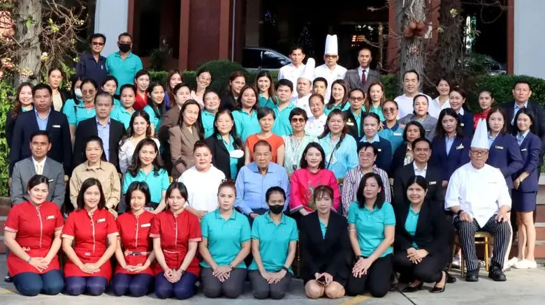 ดร.ปรีชา ถิรกิจพงศ์ ประธานกรรมการ โรงแรม ดิ เอมเมอร...