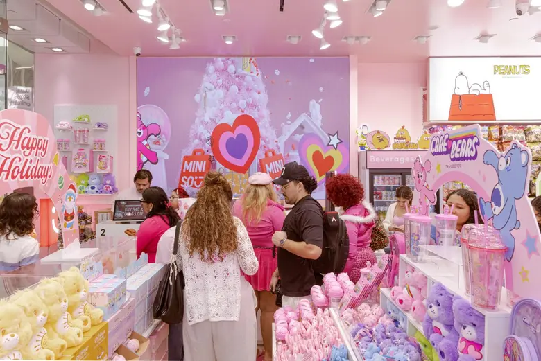 มินิโซเปิดร้านสาขาที่ 100 ของสหรัฐฯ ที่เมืองออร์แลนโด มอบฤดูหนาวสีชมพูรับช่วงวันหยุด
