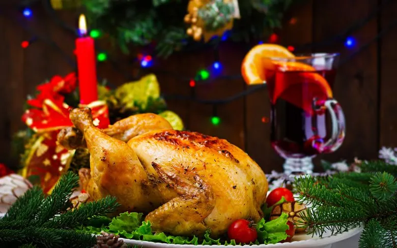 Holiday Inn & Suites Siracha Laemchabang Unveils Dazzling Festive Celebrations and Exclusive Hampers from Siracha Delights Featuring Locally Sourced Products
