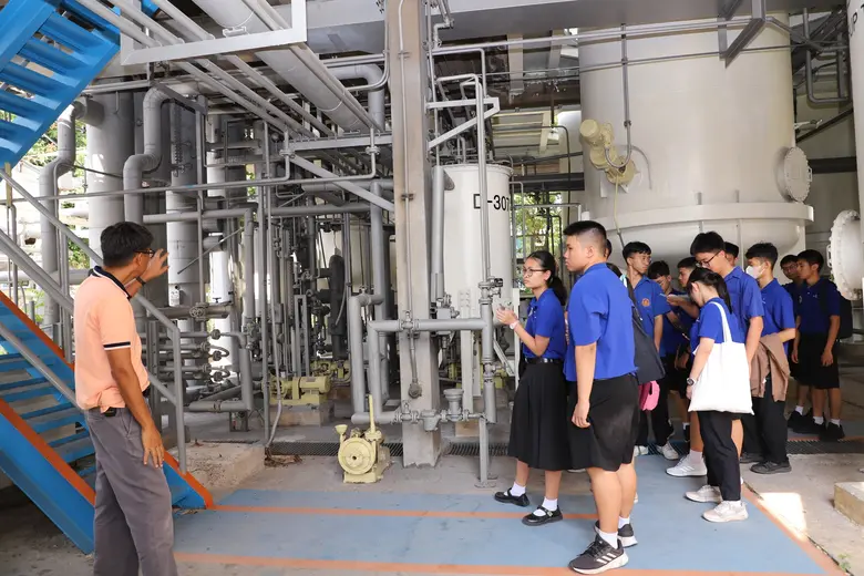 วว. ต้อนรับคณะครู/นักเรียนโรงเรียนมหิดลวิทยานุสรณ์ในการศึกษาดูงานศูนย์เรียนรู้ผลิตแอลกอฮอล์ไร้น้ำฯ