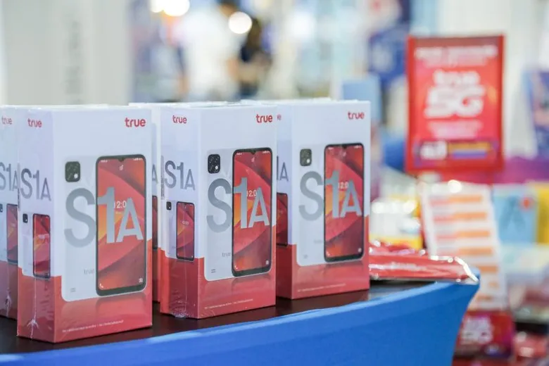 TRUE SUPPORTS THE GOVERNMENT TO SPREAD JOY FOR THE NEW YEAR TO THAI PEOPLE. AS PART OF THE "COMMERCE CHARGE FORWARD, PRICE REDUCTION NEW YEAR MEGA SALE 2024" PROJECT