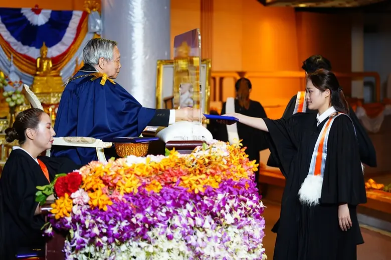 รองศาสตราจารย์ ดร.ครรชิต มาลัยวงศ์ ราชบัณ...