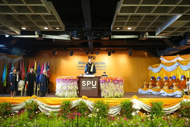 ม.ศรีปทุม ประสาทปริญญาบัตรผู้สำเร็จการศึกษา ระดับปริญญาตรีและบัณฑิตศึกษา ประจำปีการศึกษา 2565 รุ่นที่ 52