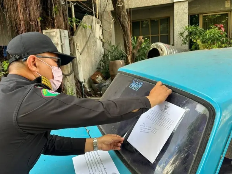 เขตจตุจักรเดินหน้าแก้ปัญหารถยนต์เก่าจอดทิ้งภายในซอยเทศบาลรังสฤษดิ์เหนือ