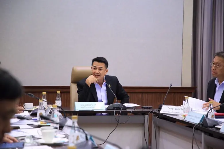 นายแพทย์ชลน่าน ศรีแก้ว รัฐมนตรีว่าการกระทรวงสาธารณส...