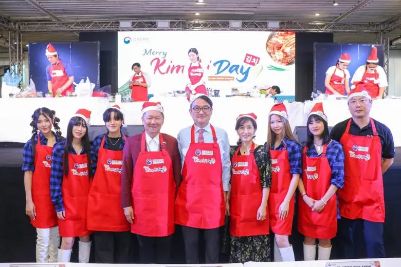 ศูนย์การค้าเอ็ม บี เค เซ็นเตอร์ สนับสนุนพ...