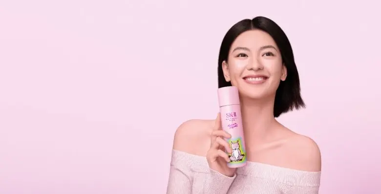 อวดความเปล่งประกายจากภายในต้อนรับปีมังกรด้วย SK-II X MAISON KITSUNE PINK LIMITED EDITION FACIAL TREATMENT ESSENCE