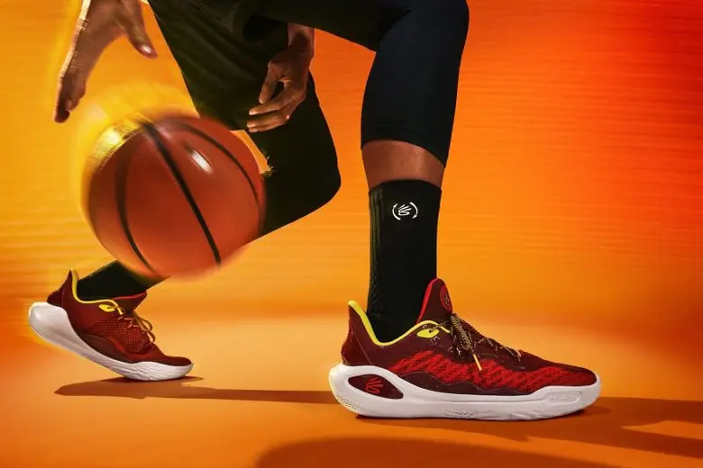 CURRY BRAND เปิดตัวรองเท้าบาสฯ คอลเลกชัน "บรูซ ลี" ยอดกังฟูในตำนาน แห่งวงการฮอลลีวูด