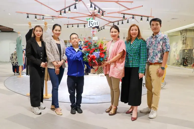 นางสาวจรูญรัตน์ สาลี กรรมการผู้จัดการ บริ...