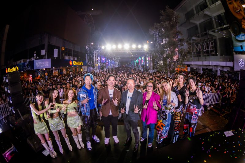 นับเป็นค่ำคืนแห่งความสุขส่งท้ายปีเก่าต้อน...