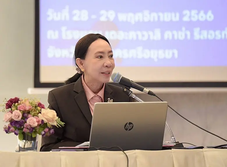 ผศ.ดร.ลินดา เกณฑ์มา อธิการบดีมหาวิทยาลัยร...