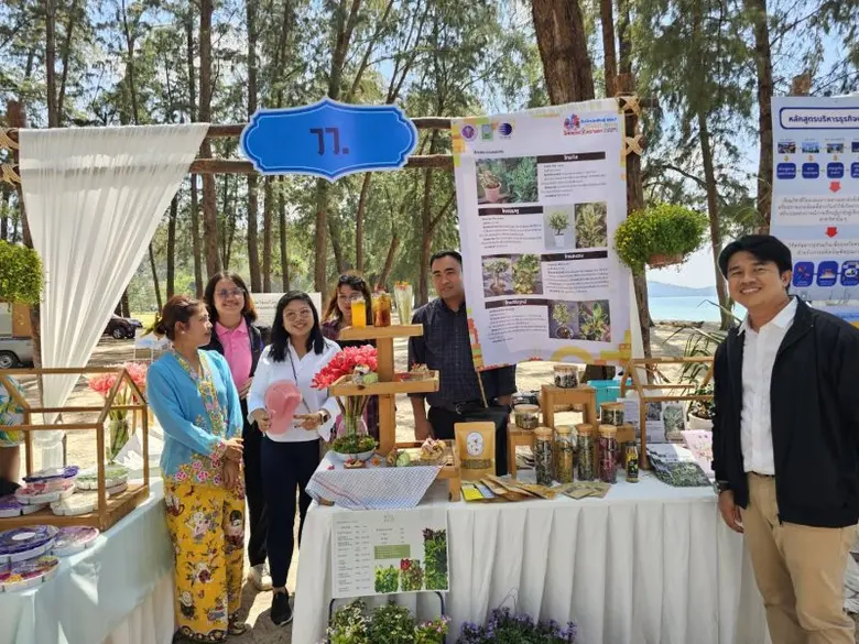 วว. โชว์ผลงานไม้ดอกไม้ประดับ ดอกไม้กินได้  พืชสกุลไทร เนื่องในงาน ครม.สัญจร กลุ่มจังหวัดภาคใต้ฝั่งอันดามัน