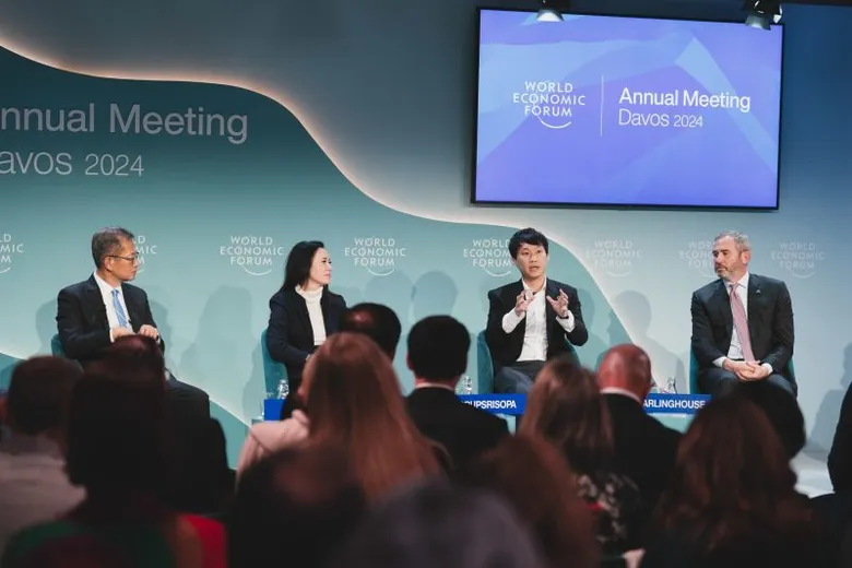 ท๊อป จิรายุส แสดงวิสัยทัศน์บนเวที World Economic Forum 2024 พร้อมชื่นชม "นายกเศรษฐา" นำทัพภาครัฐและเอกชนไทยเป็นที่รู้จักบนเวทีโลก