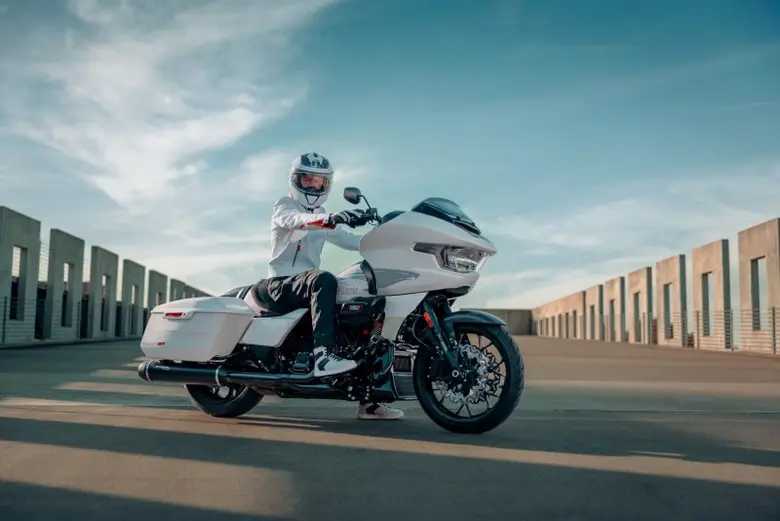 HARLEY-DAVIDSON(R) เปิดตัวกลุ่มรถมอเตอร์ไซค์ตระกูลทัวร์ริ่งโฉมใหม่ โดยปรับโฉมรถมอเตอร์ไซค์ 2 รุ่นระดับตำนาน และสร้างมาตรฐานของการผจญภัยแห่งยุคสมัย